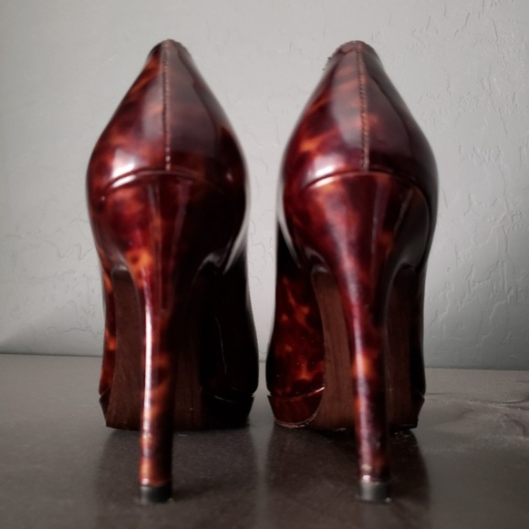 ❌SOLD❌ Stuart Weitzman Tortoise Shell Heels 5.5 - Picture 4 of 4